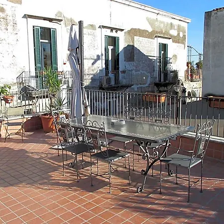 Nilo Naples
