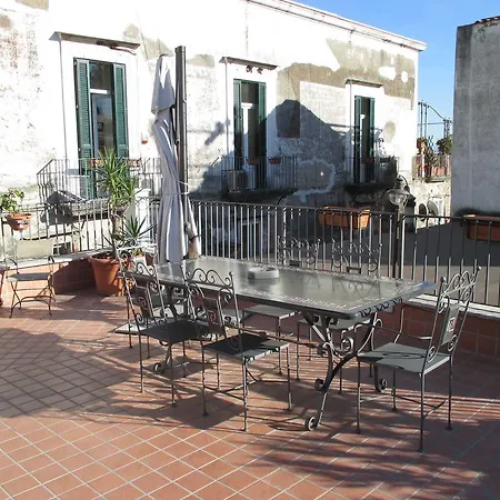 ニーロ ベッド・アンド・ブレックファスト 4*